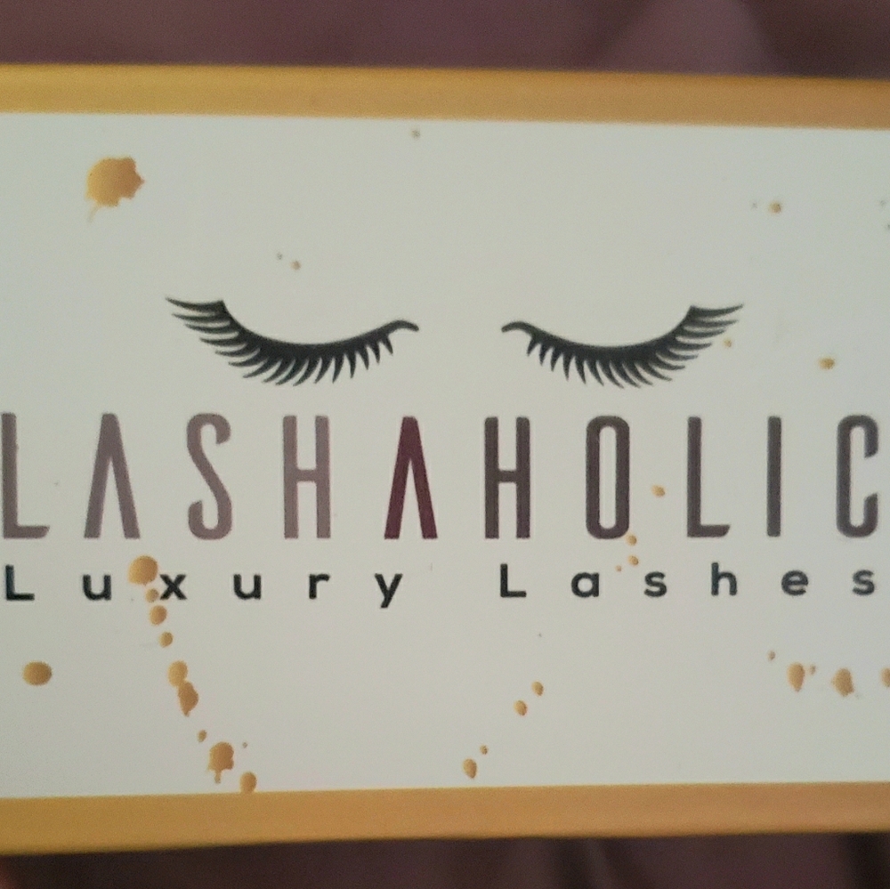 *NEW* Lashaholic Luxury Lashes